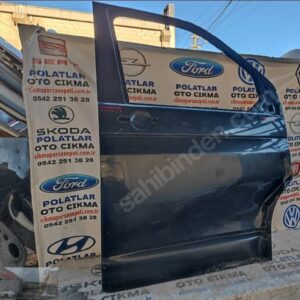 Volkswagen Transporter T7 ön sağ kapı göçük hasarlı siyah